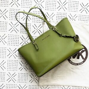 MICHAEL KORS JET SET TOTE